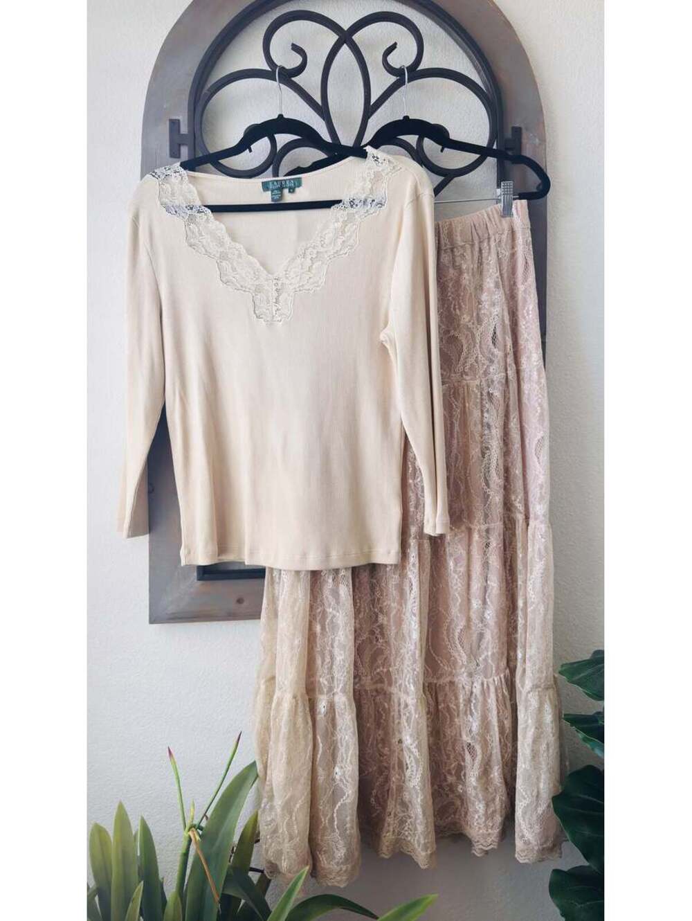 Lauren Ralph Lauren Cream Ribbed Lace V-Neck Top Size M